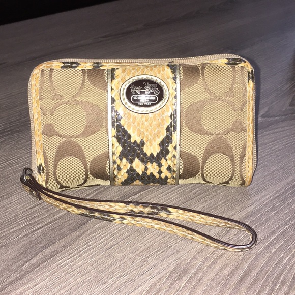 Coach Wristlet - Picture 1 of 7